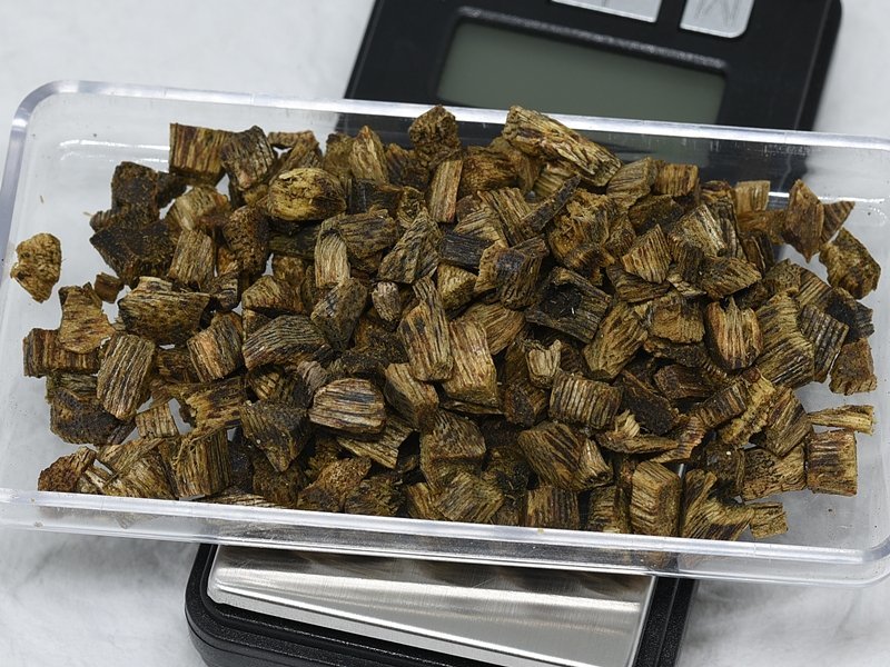 訳あり【緑油伽羅 粗刻み】約8.5g 伽羅 キャラ 香木 お香 原木 蘭奢待 