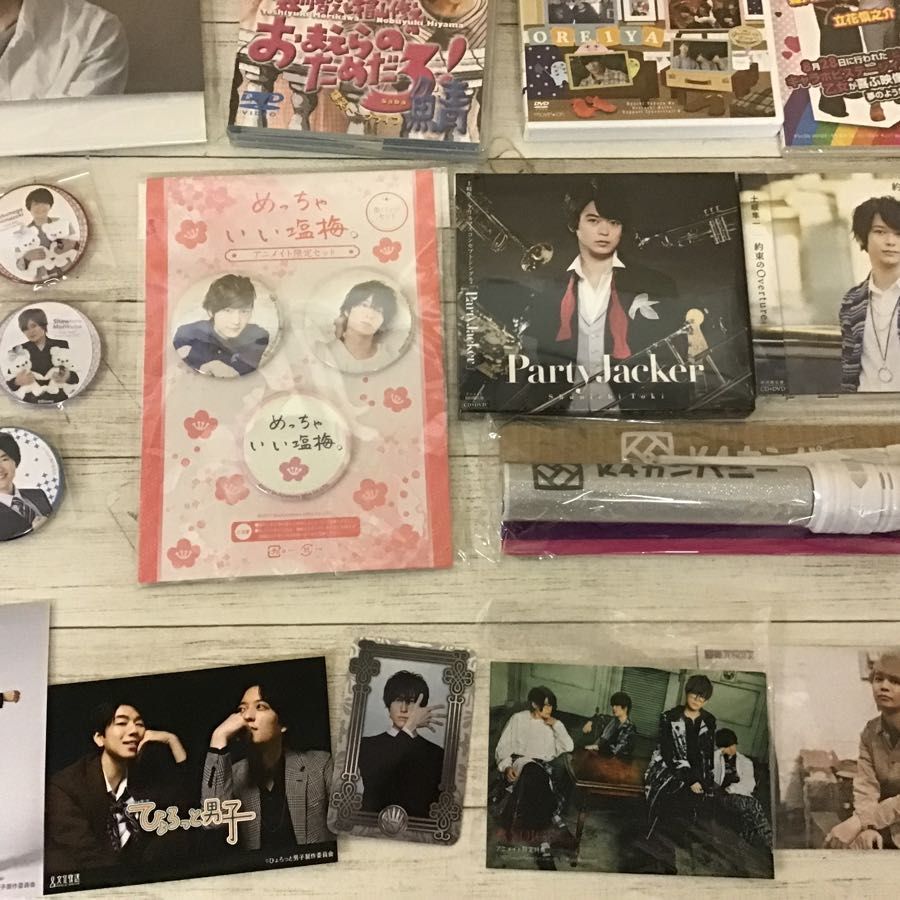 現状】 声優 グッズ まとめ売り DVD CD ブロマイド 写真集 缶バッジ 他 