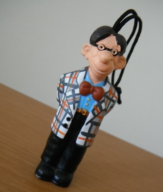 レトロ Osaka Gas 大阪ガス キャラクター メガネかけた男の人 チェック上着 黒ズボン フィギュア 人形 キーホルダー ノベルティ キャラクター 売買されたオークション情報 Yahooの商品情報をアーカイブ公開 オークファン Aucfan Com