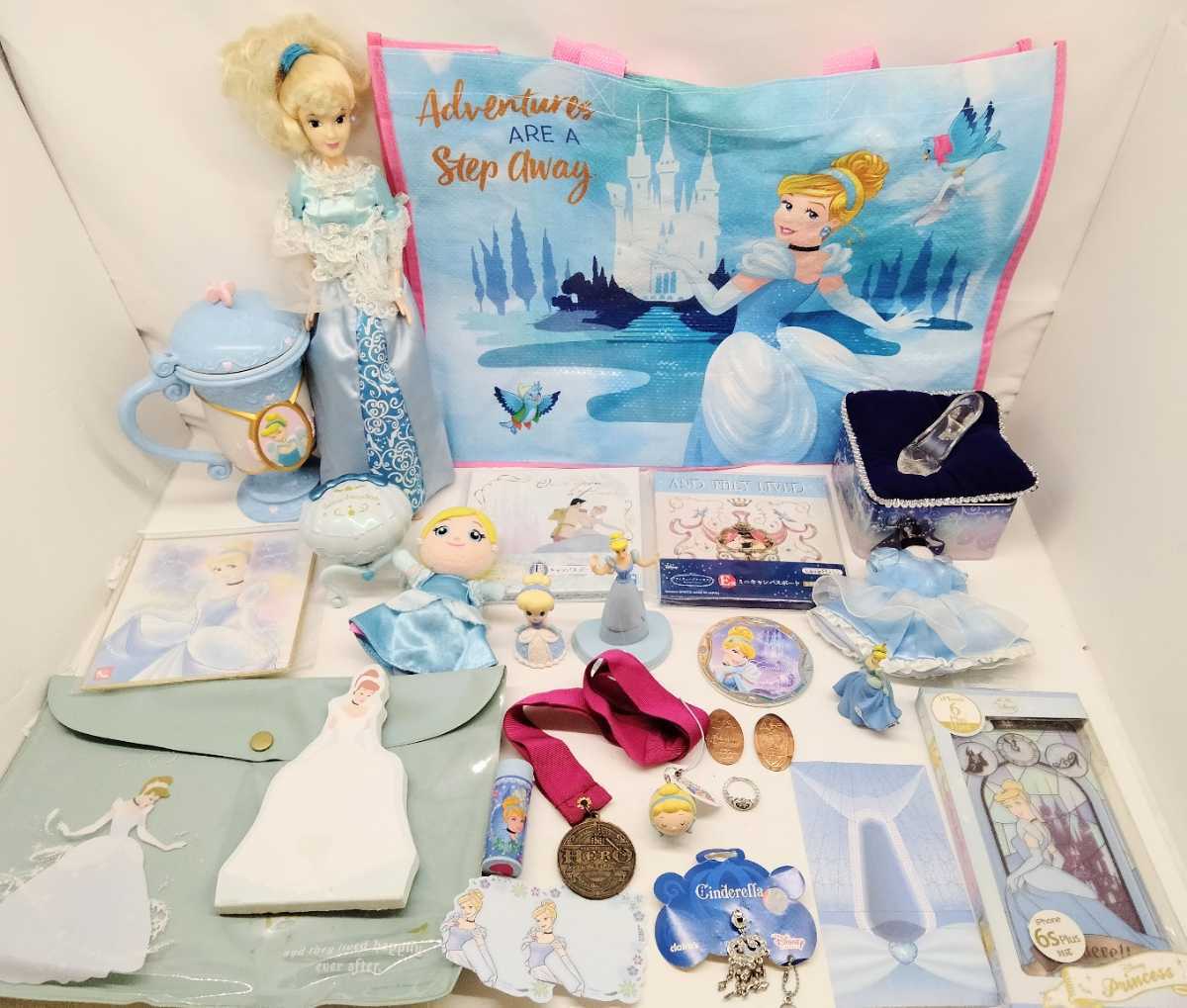 大量 ディズニー プリンセス シンデレラ ぬいぐるみ アートボード ドレス ストラップ ミステリーツアー メダル 時計 色紙 ファイル メモ帳 その他 売買されたオークション情報 Yahooの商品情報をアーカイブ公開 オークファン Aucfan Com