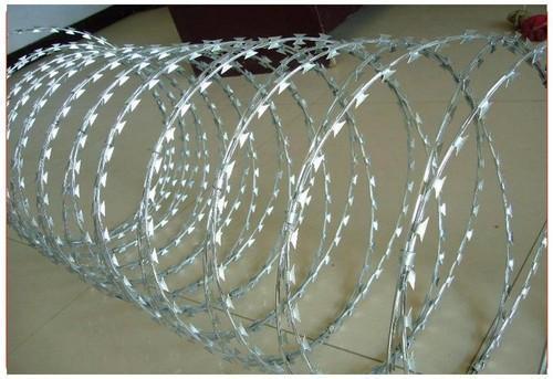 米軍放出品 品 有刺鉄線 カミソリワイヤー バラ線 らせん状鉄条網 2巻 害獣除け 進入禁止 防護 140 Ce13an 建築材料 住宅設備 売買されたオークション情報 Yahooの商品情報をアーカイブ公開 オークファン Aucfan Com