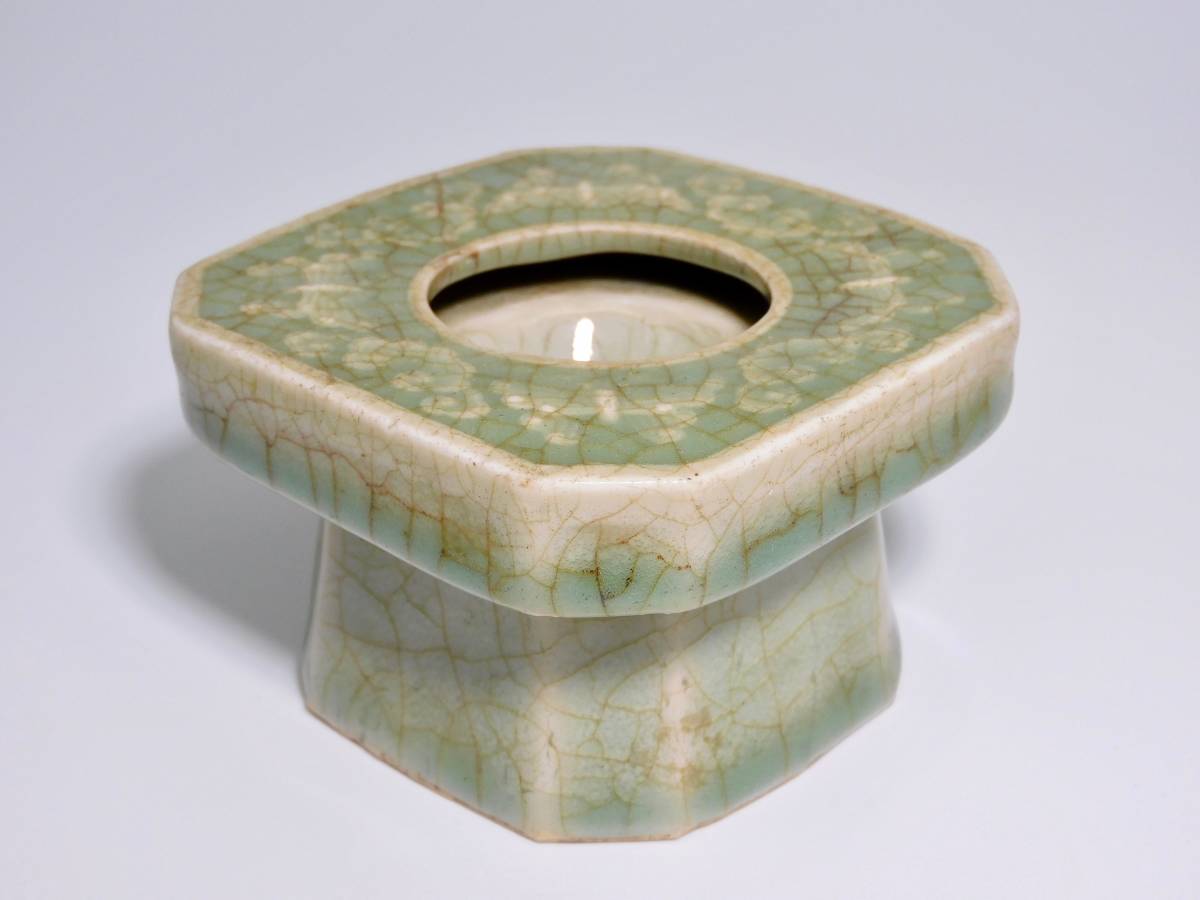 元時代〜明時代初期龍泉窯菊花文青磁皿/天龍青磁 骨董 中国古玩 茶道具