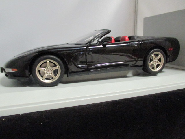 1/18 UT MODELS UT0597 CHEVROLET CORVETTE シボレー コルベット 
