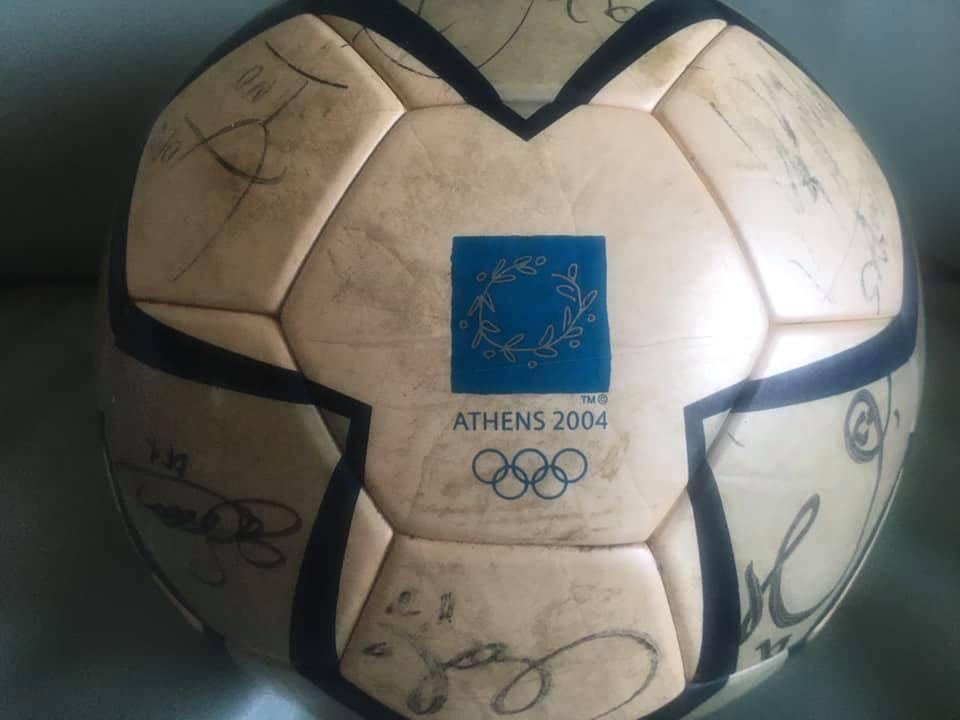 2004年アテネオリンピックサッカーピンバッチ やわらか 