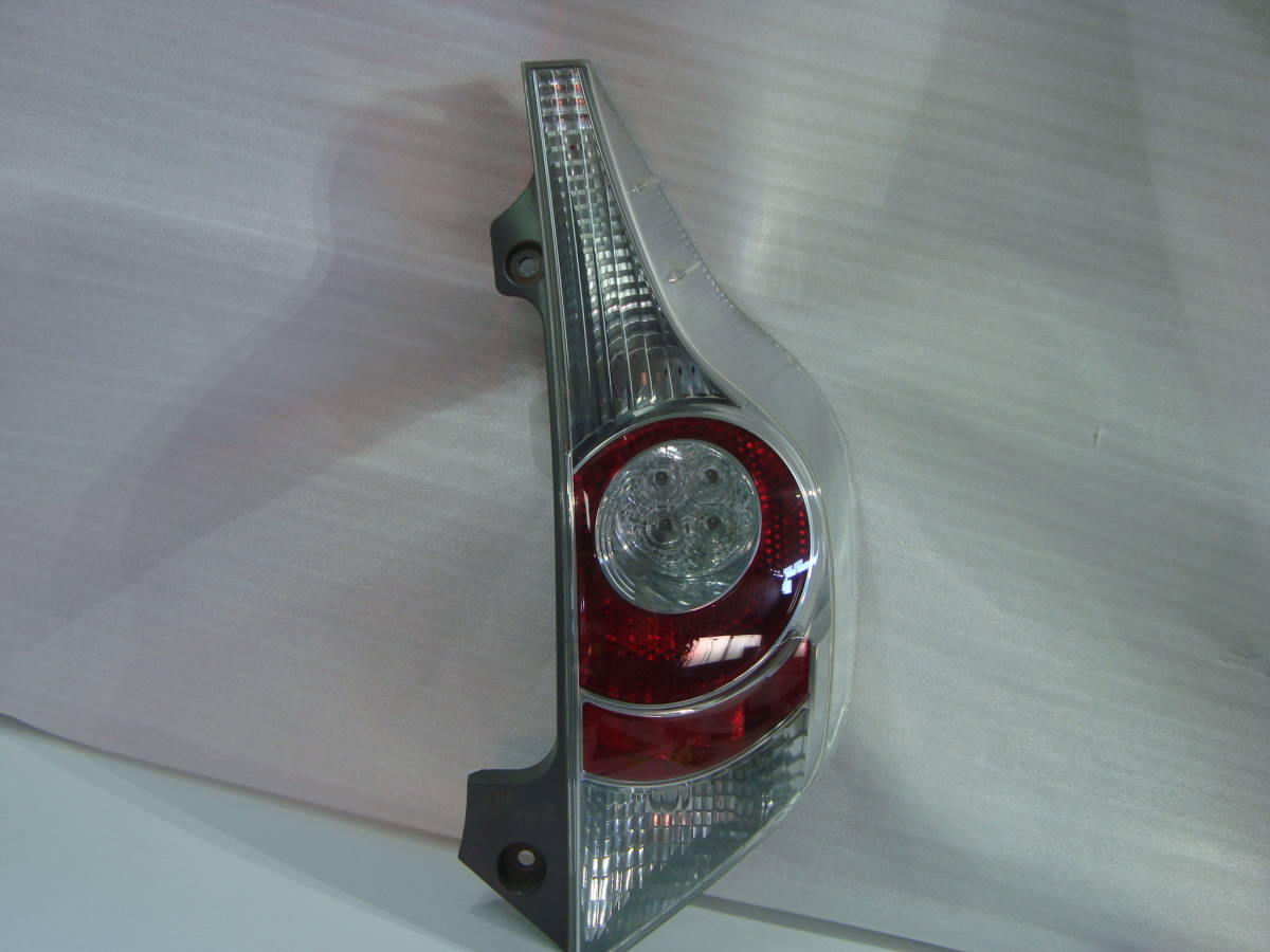 K205】NHP10 アクア 右テールランプ 右テールライト 右側 スタンレー