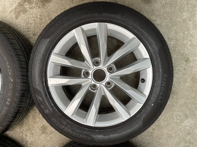VW ゴルフトゥーラン 205/55 R16 純正ホイール4本セット 純正ボルト付き