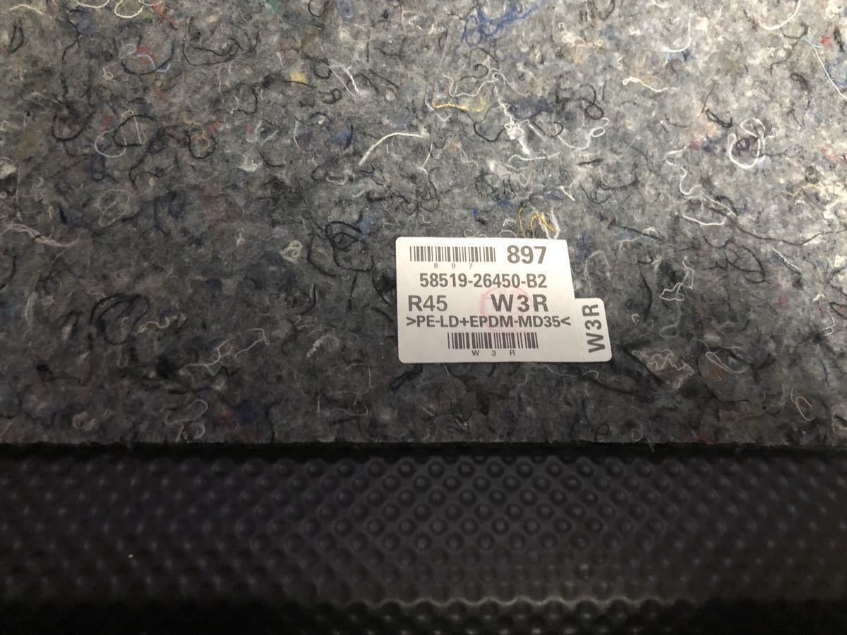 現行型ハイエース純正品 タイヤハウスカバーです！新車外しです(トヨタ