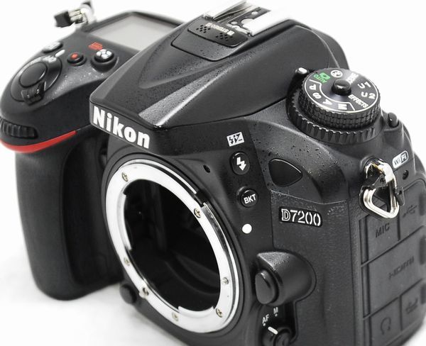 新品級の超美品 7054ショット・豪華セット】Nikon ニコン D7200 AF 70 