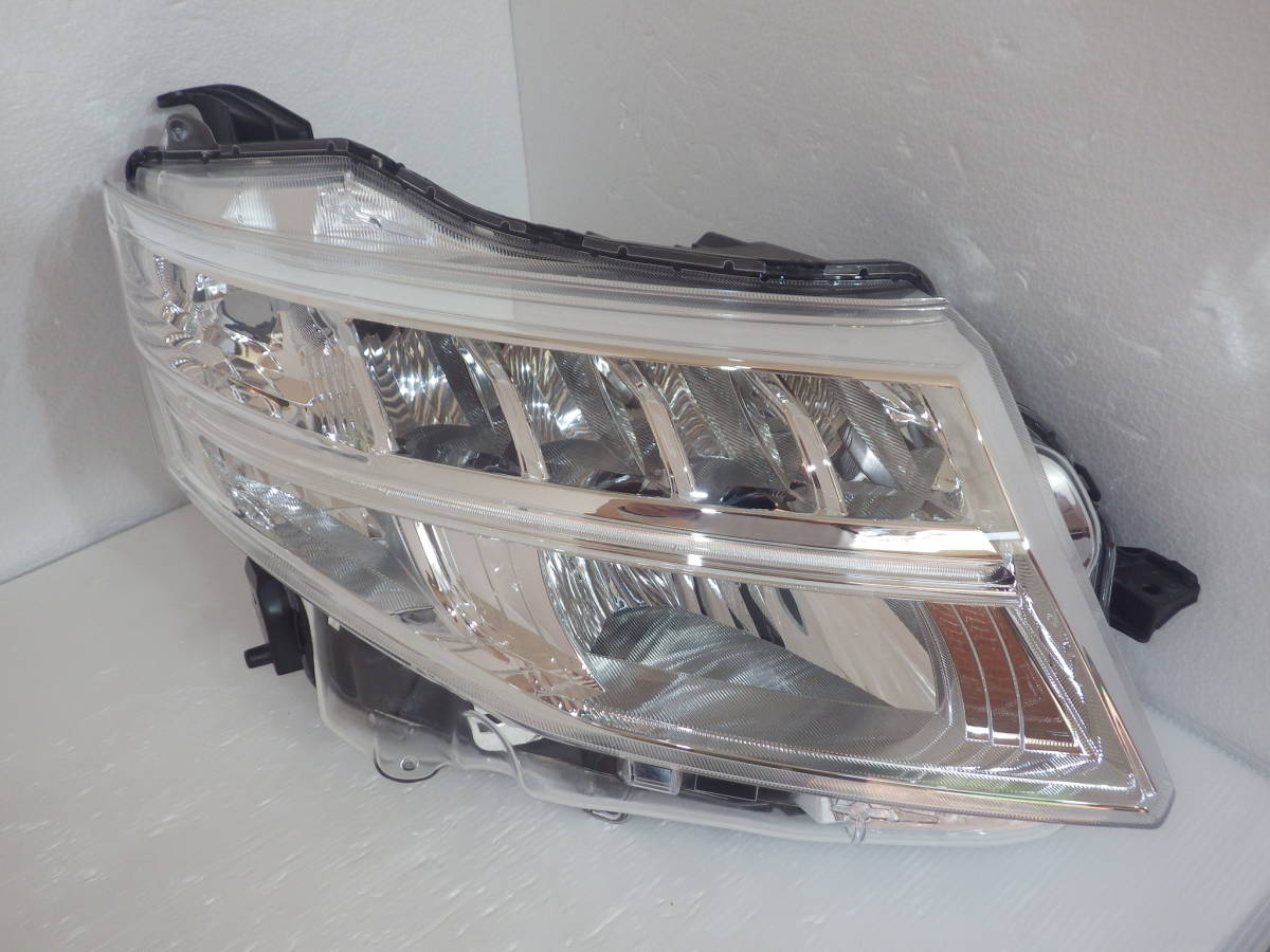 ルーミー 後期型 LED ヘッドライト 右側 美品 ルーミー 後期型 LED