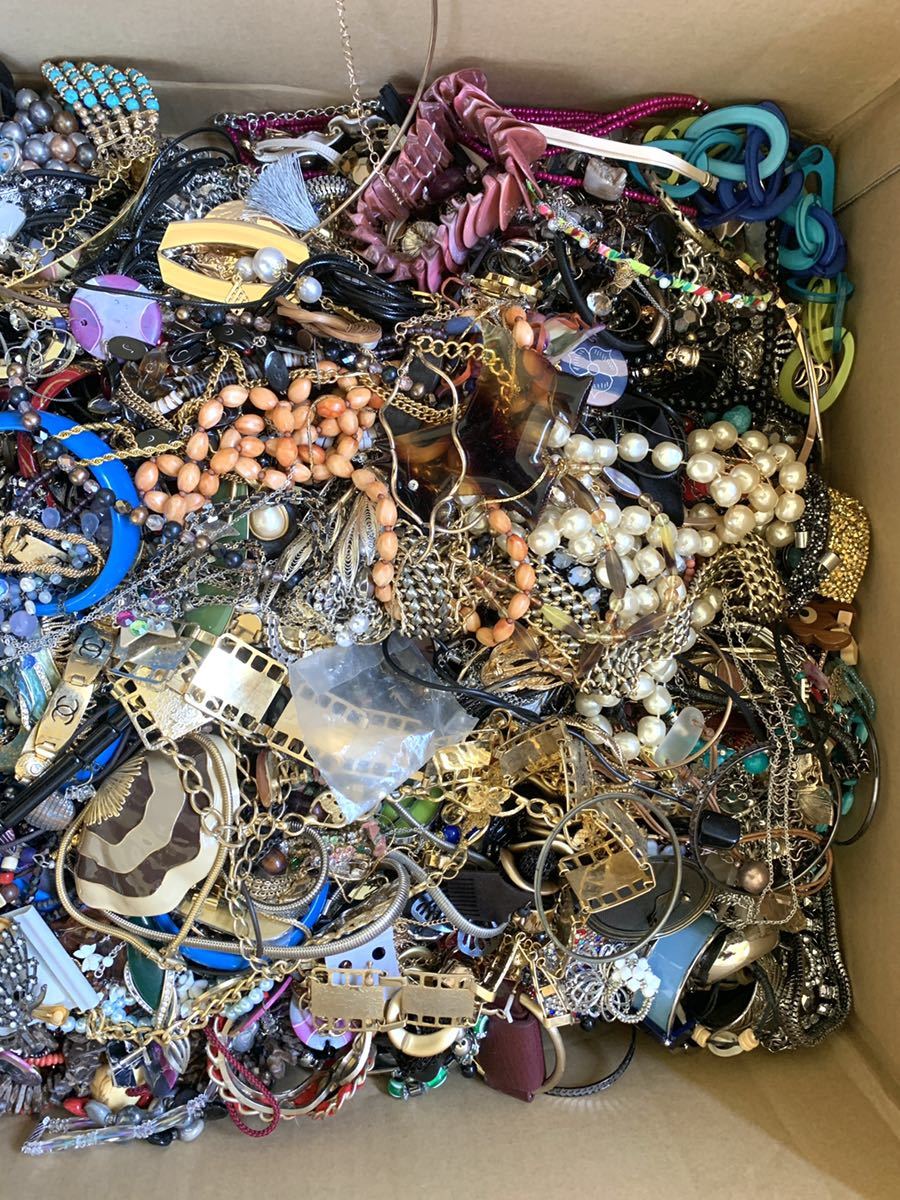 大量 ジャンク アクセサリー 17kg まとめて ネックレス イヤリング