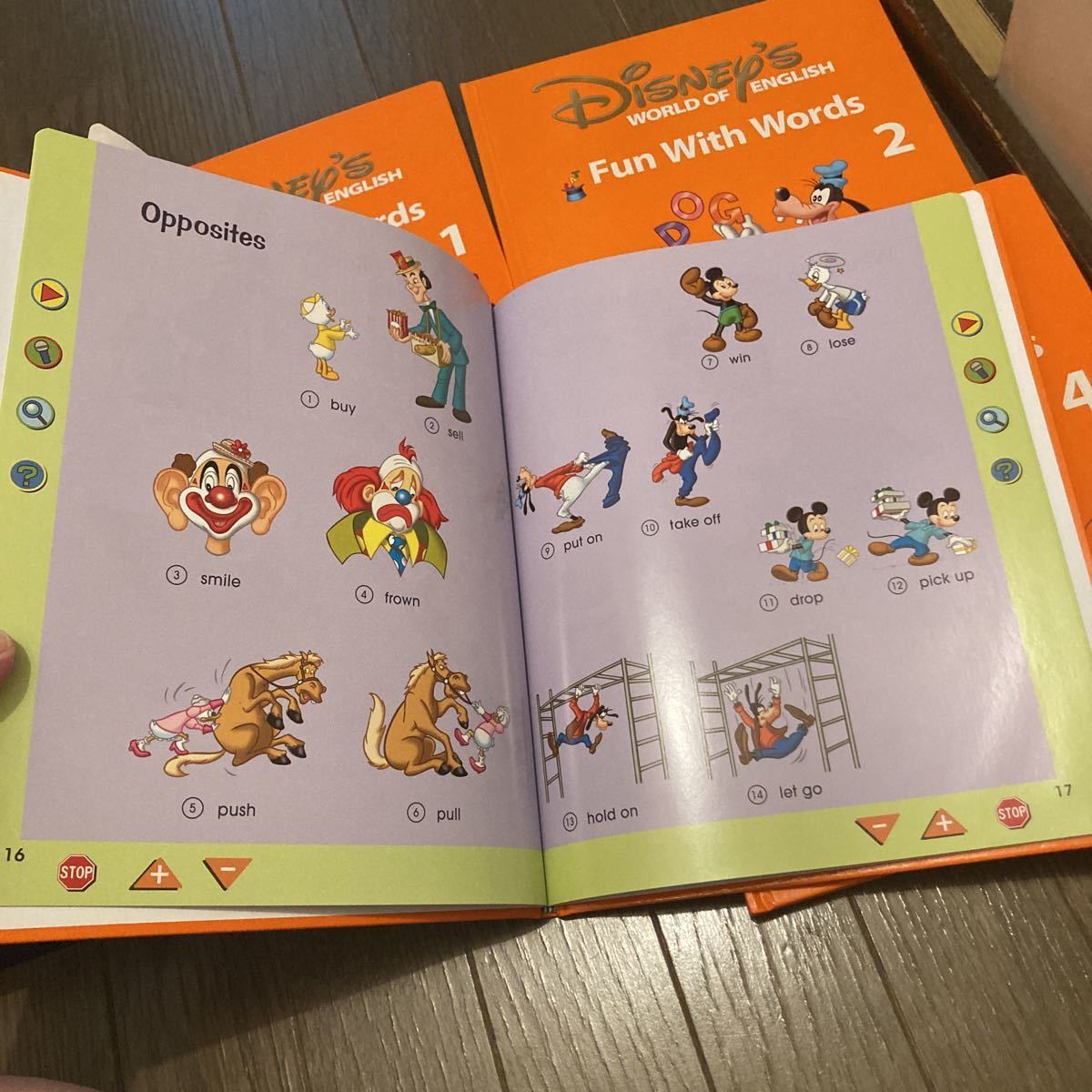 中古 送料込】2015年ディズニー英語システムWORLD family /本11冊