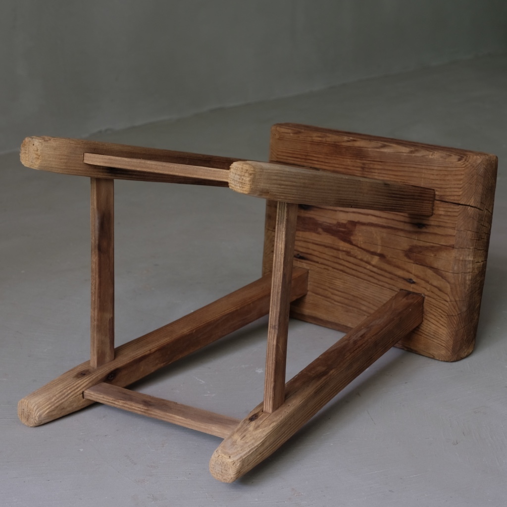 杉材 古いスツール A 椅子 チェア 展示台 花台 古家具 コレクション 古