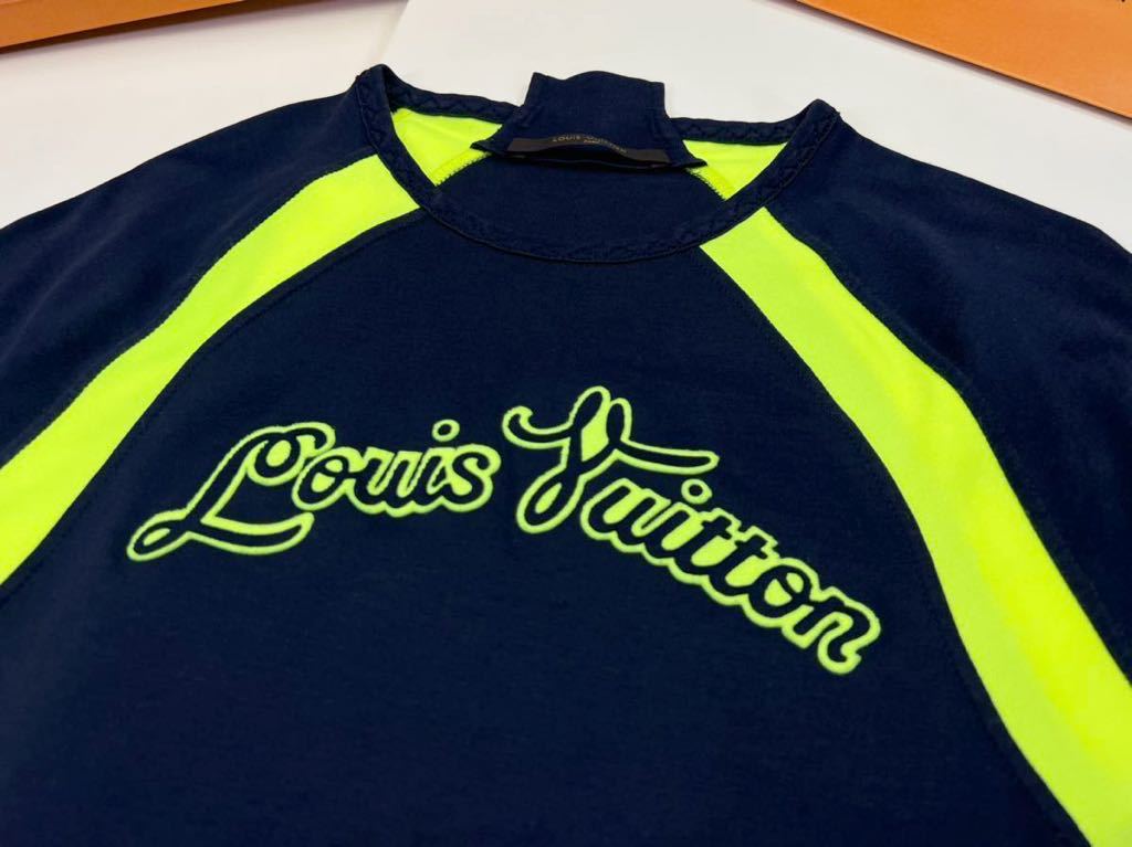 ルイヴィトン筆記体ロゴTシャツ