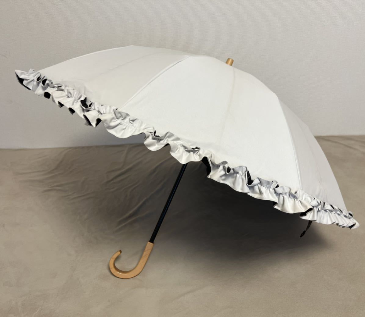 サンバリア100 2段折フリル 日傘 完全遮光 白 ホワイト 正規ルート購入 