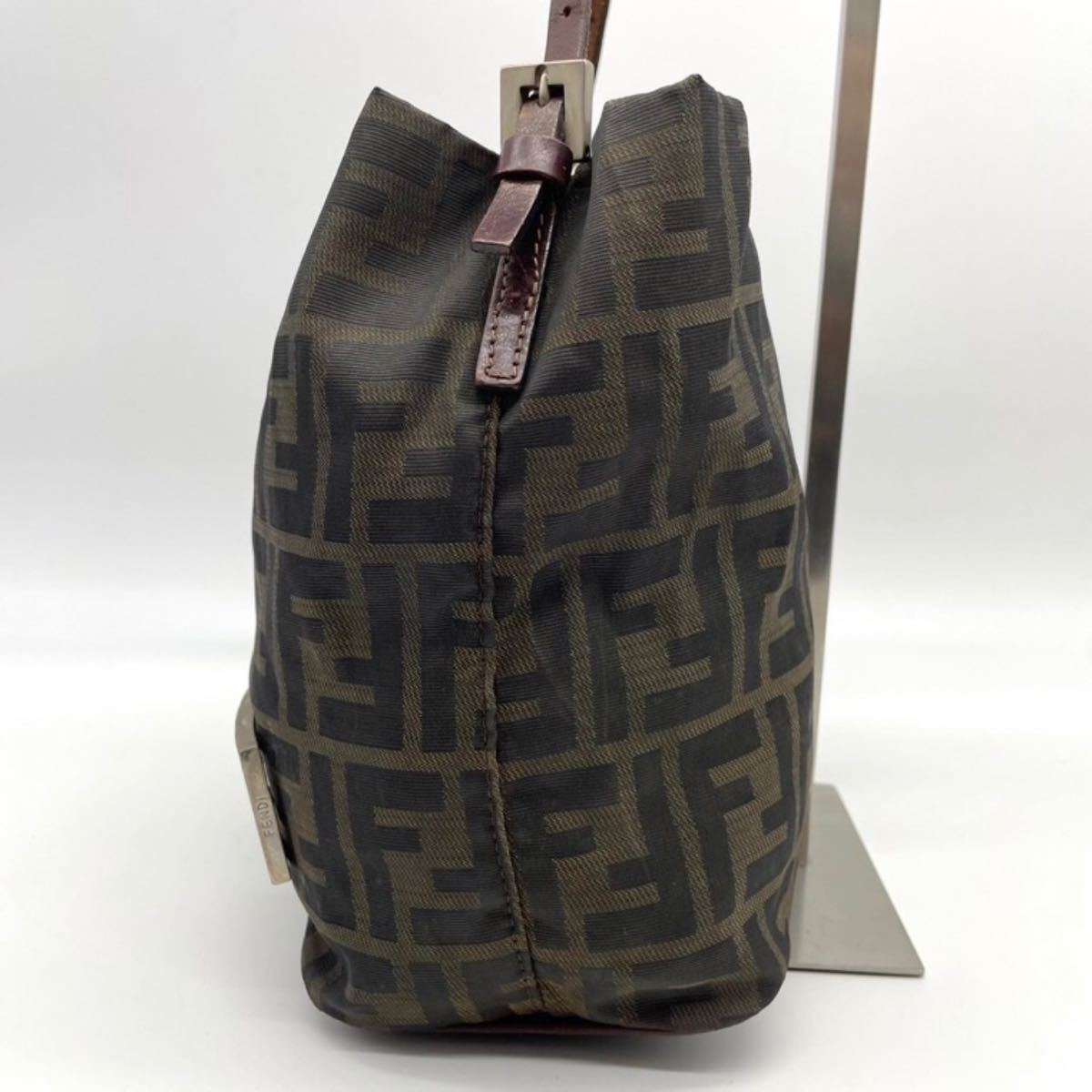 1円〜【美品】FENDI フェンディ ズッカ柄 ハンドバッグ アクセサリーポーチ マンマバケット FF柄 本格 レザー使用 ブラウン 茶 レディース フェンディ 1円 FENDI セミショルダー ベロア ズッカ柄ミニハンドバッグ