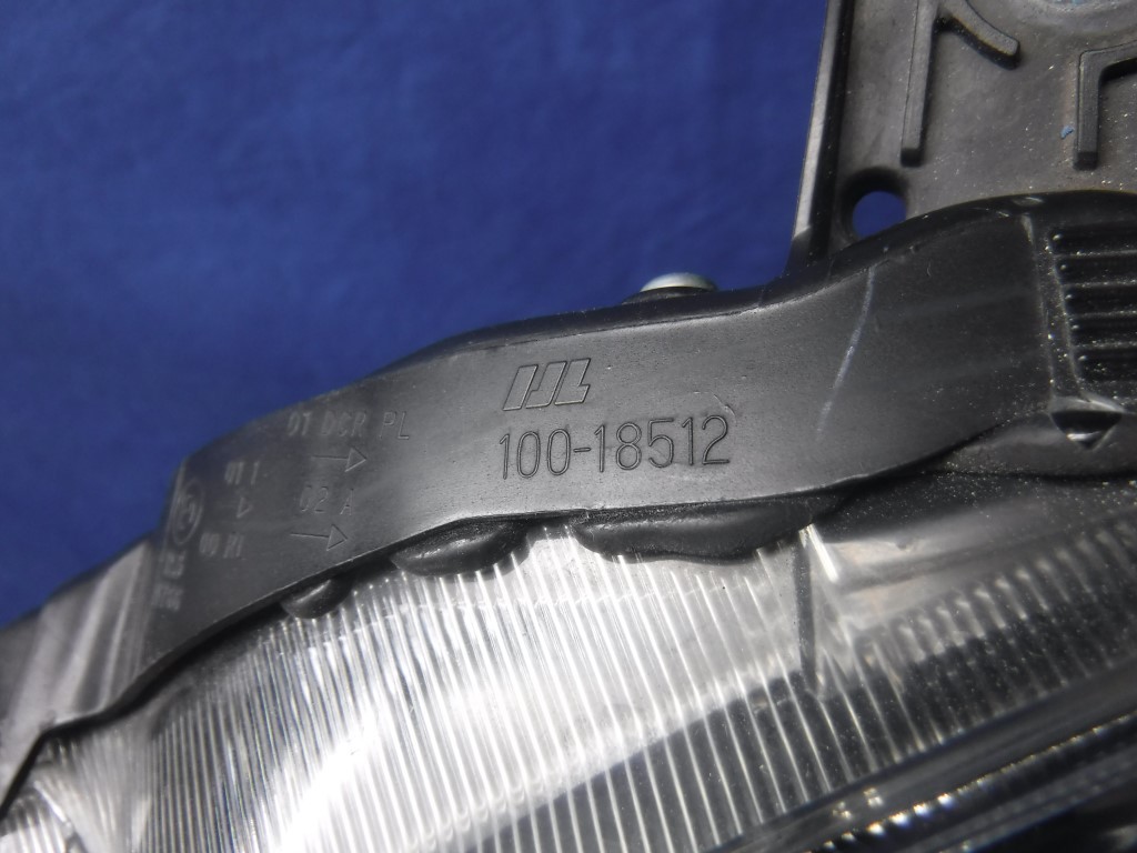 バレーノ WB32S/WB42S 左ヘッドライト HID 100-18512 (Z4550) 【公式通販】