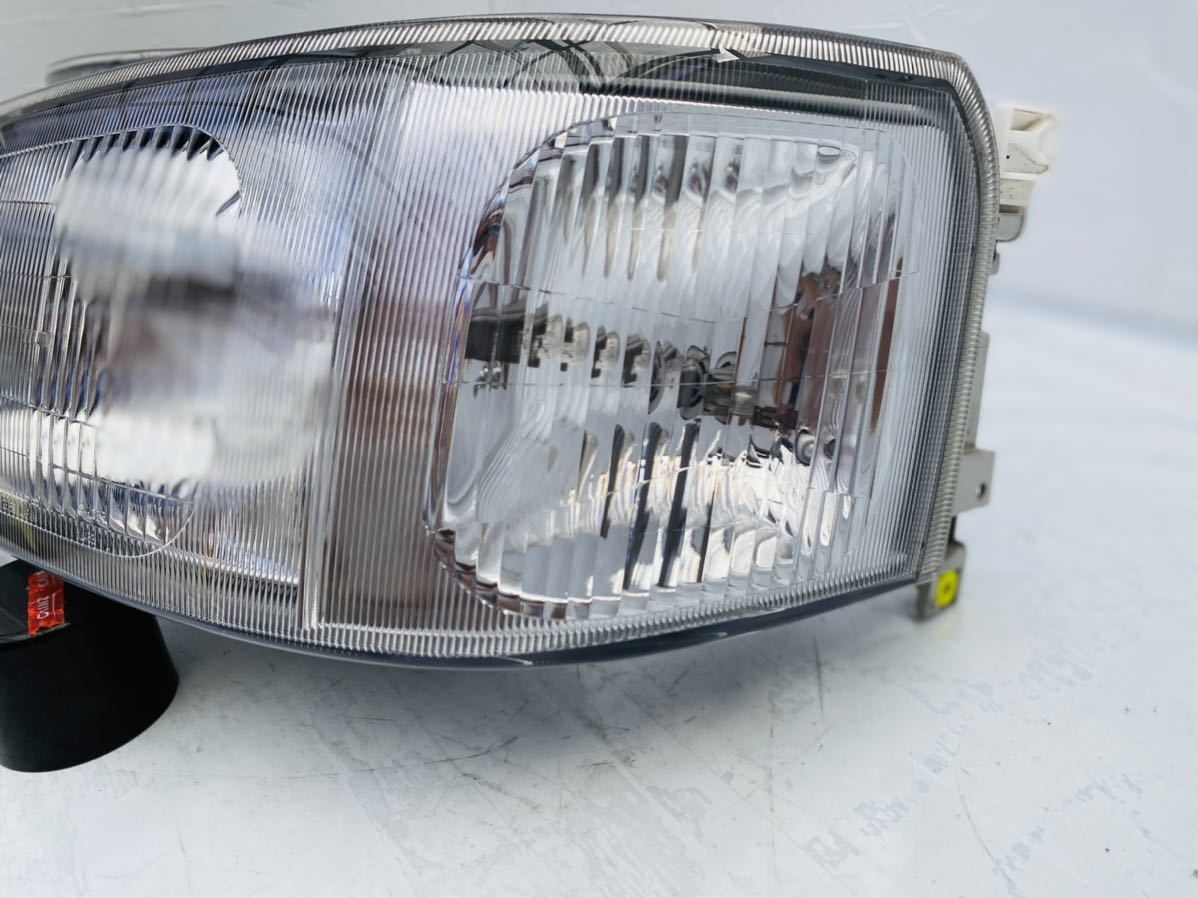 CL-2268)トヨタ100系ハイエースワゴン純正ヘッドライト左右セット