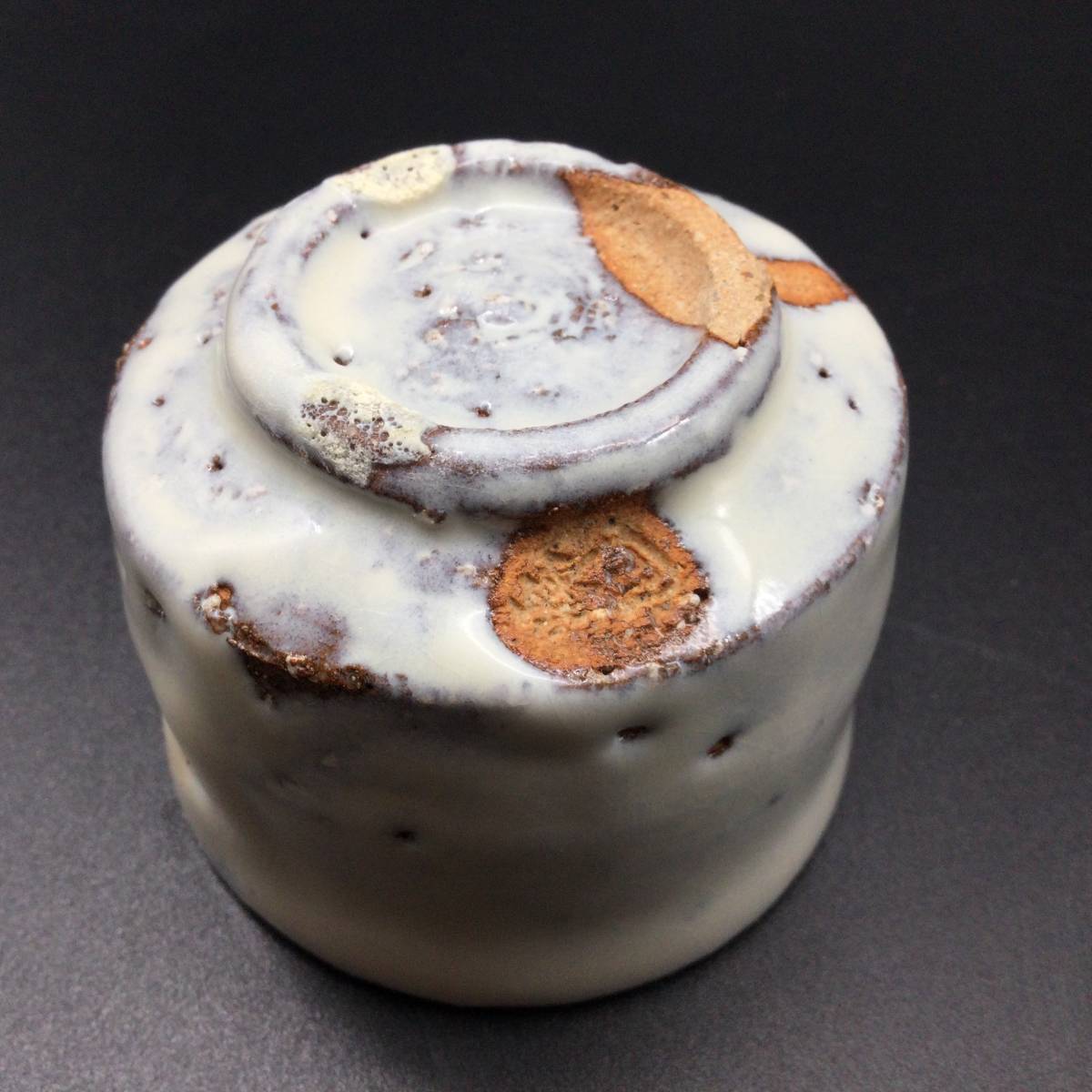 三輪栄造 荻焼 ぐい呑 共箱 三輪栄造・萩焼・ぐい呑 共箱 酒器 7561未