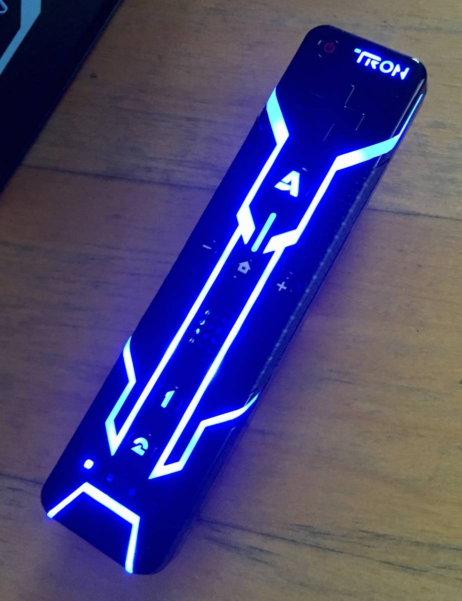  光る任天堂Wiiコントローラー TRON コレクターズエディション 映画トロン レガシー ディズニー み(アクセサリ、周辺機器)｜売買されたオークション情報、yahooの商品情報をアーカイブ公開 - アクセサリ、周辺機器