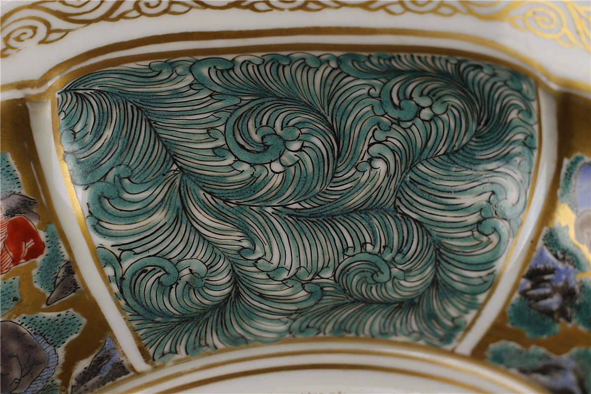 C8325 江戸時代 献上品 【九谷焼】 色絵山水人物文輪花大皿 径28.3cm