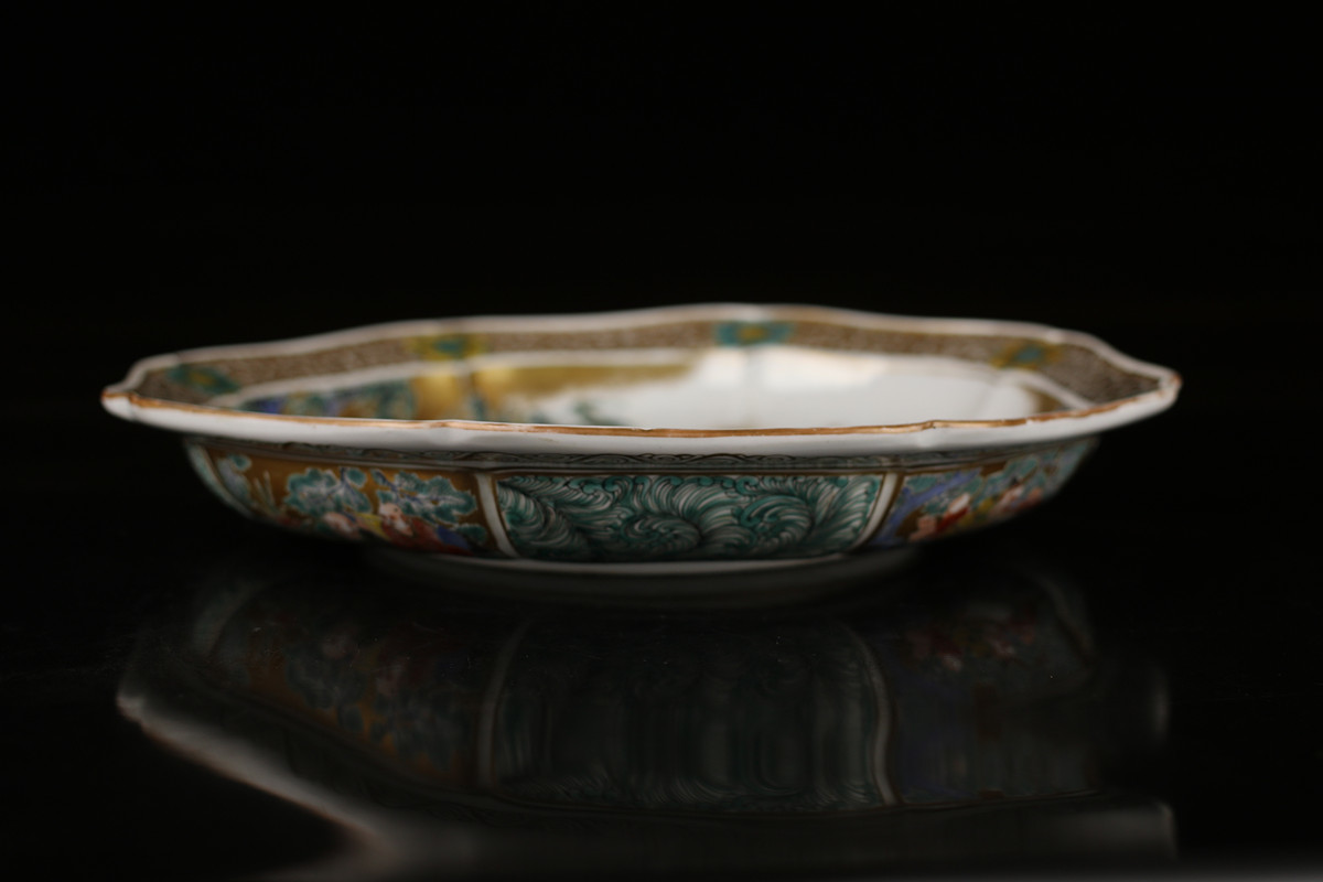 C8325 江戸時代 献上品 【九谷焼】 色絵山水人物文輪花大皿 径28.3cm