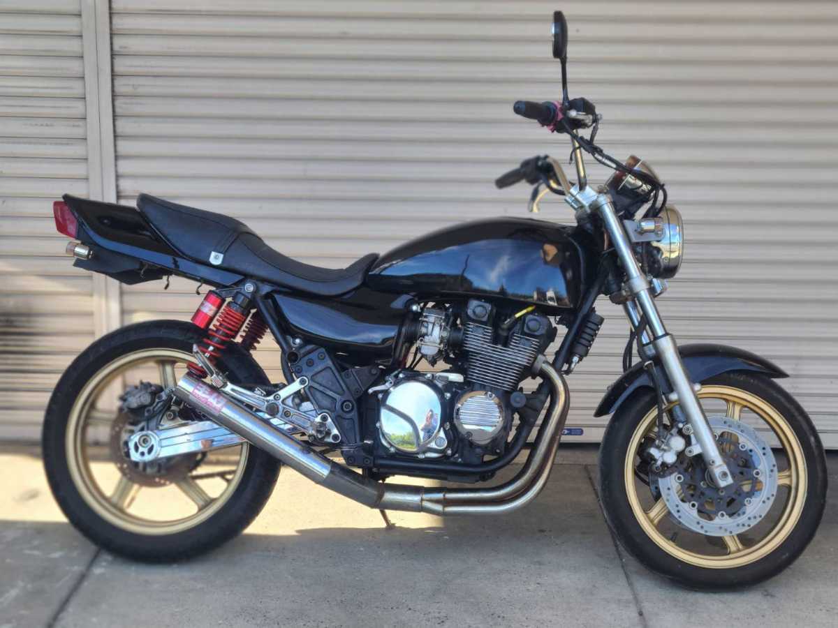 KAWASAKI車検付ゼファー400実働1992年式C4カスタム車両メッキ部品多数全国陸送手配可能ゼファーχ格安売り切りスタート旧車希少人気車両 Yahoo!オークション - KAWASAKI 実働車 ゼファー400(ZⅡ仕様) ZEPHYR〈ヒストリー