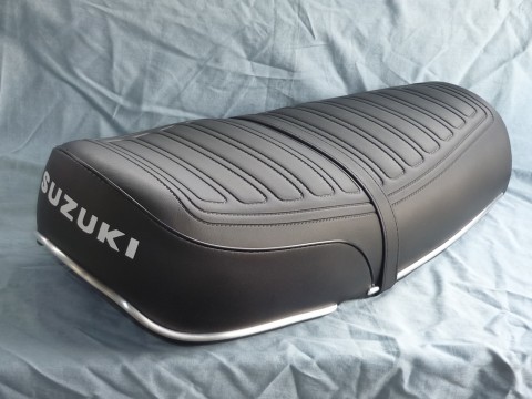 *新品送料無料　GT380 GT550 後期モデル　純正タイプ ファイバーベース シート (VEADKI-SEAT-GT380-LA)