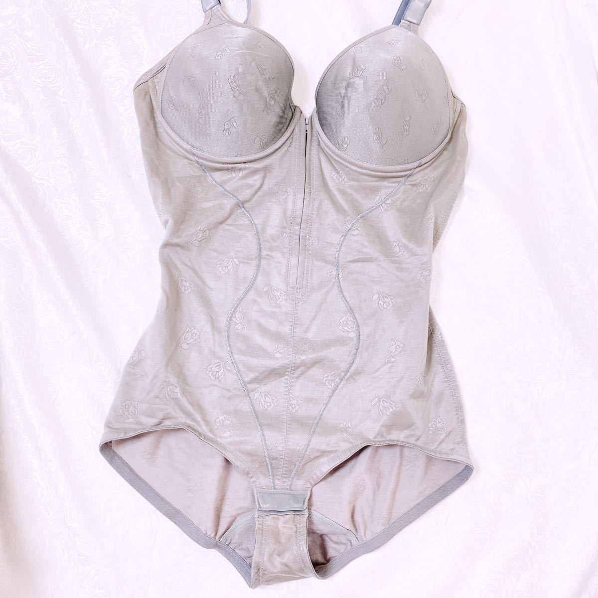 41*シャルレ高級大きめLLサイズ*ハイレグボディスーツ*CAさやかの整理品*補正用　ツルツル生地