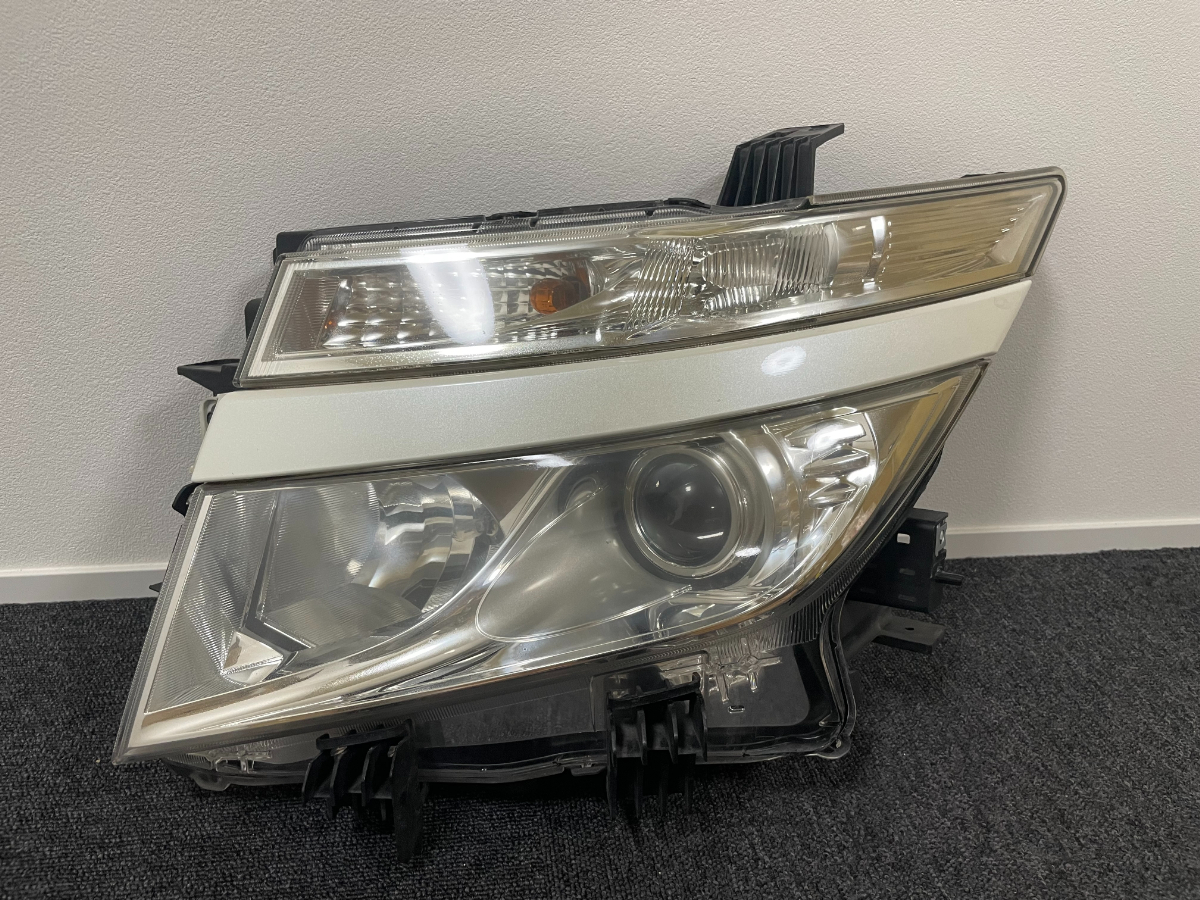 定番人気，豊富な エルグランド E52 前期 HID ヘッドライト 左 2707(ヘッドライト)｜売買されたオークション情報、yahooの商品情報をアーカイブ公開 - オークファン 日産用
