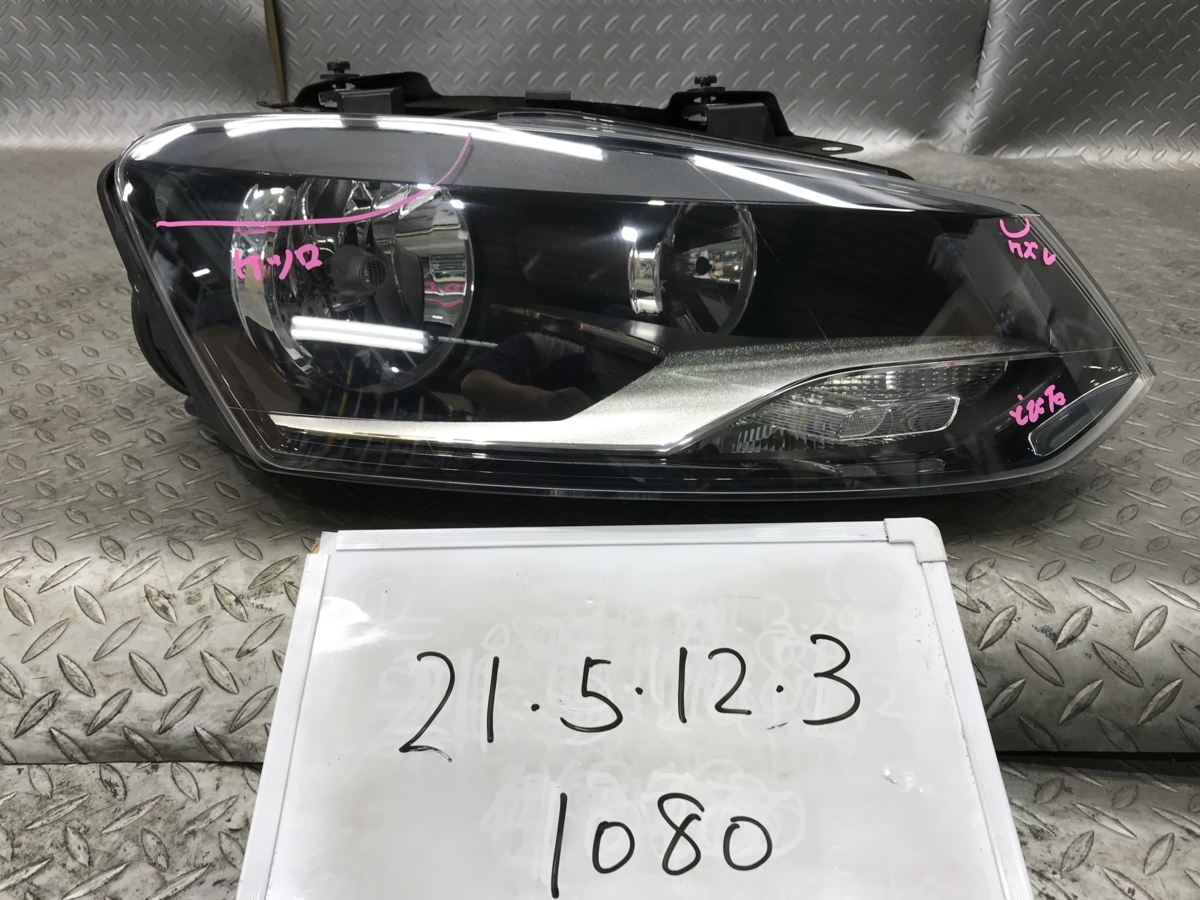 ☆ぱっと見キレイ目!! DBA-6RCBZ VW ワーゲン ポロ 6R 純正 ハロゲン