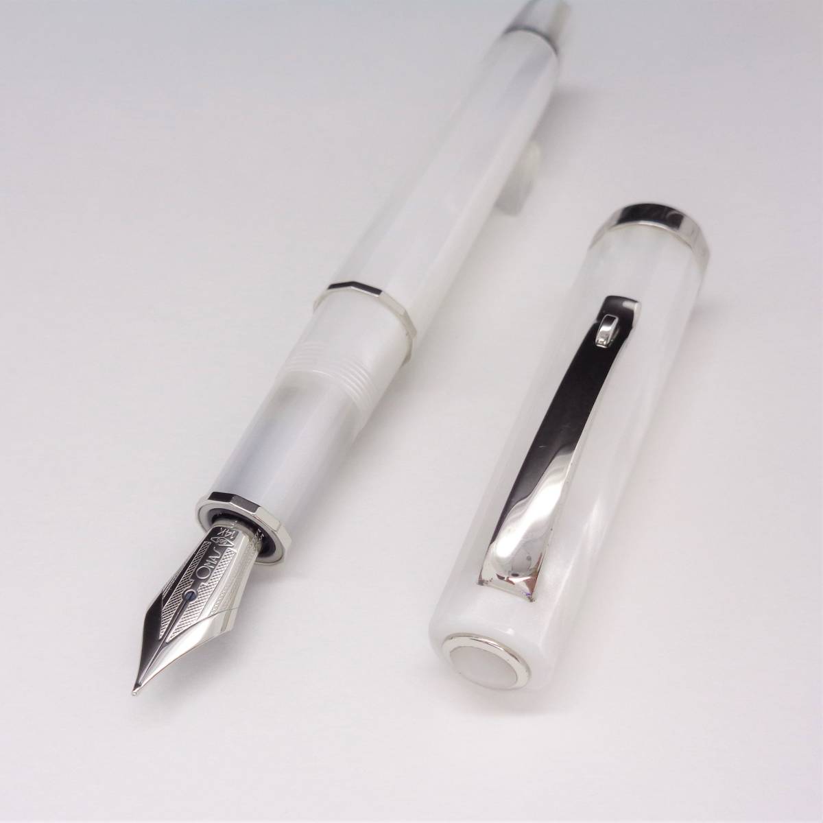 【未使用】オマス ミロード 万年筆 マザーオブパール ホワイト 細字F NEW Unused OMAS MILORD Pearl White Fountain Pen Fnib