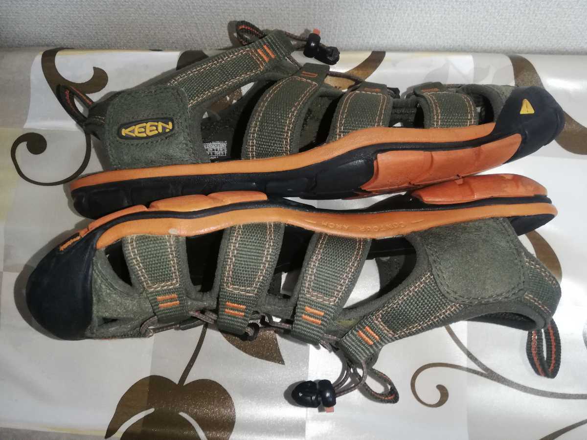 目立つ破れや汚れなし！KEEN・keen・キーン・サンダル・UK7.5（26.5cm）・アウトドアサンダル・カーキ/オレンジ/ブラック色・メンズ KEEN サンダル - SNK 0 ネイビー