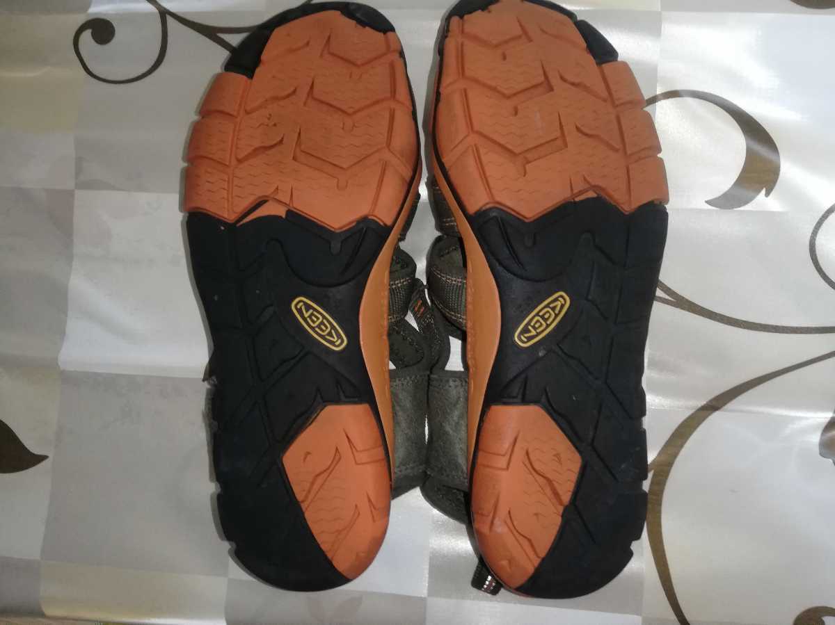 目立つ破れや汚れなし！KEEN・keen・キーン・サンダル・UK7.5（26.5cm）・アウトドアサンダル・カーキ/オレンジ/ブラック色・メンズ KEEN サンダル - SNK 0 ネイビー