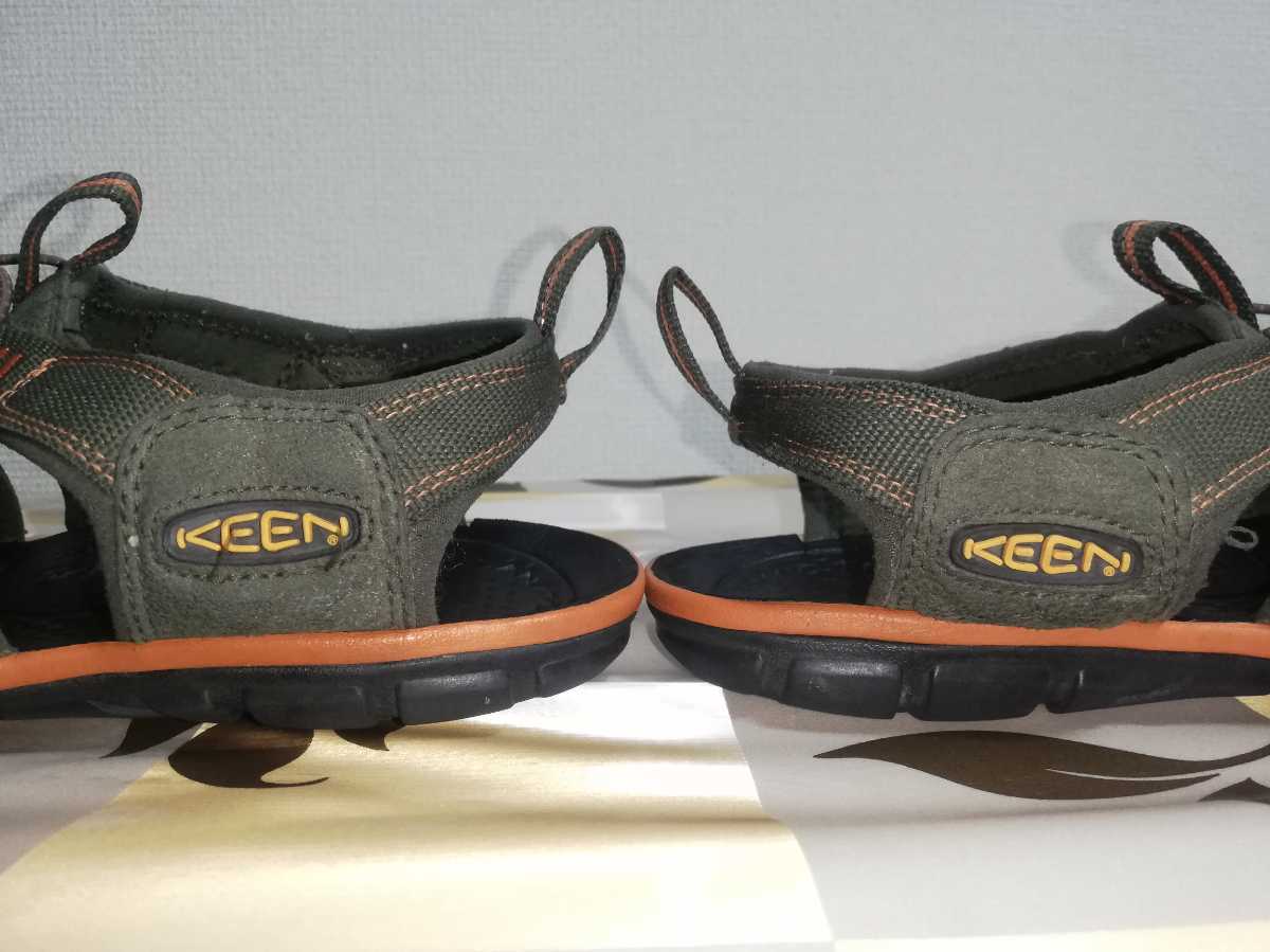 目立つ破れや汚れなし！KEEN・keen・キーン・サンダル・UK7.5（26.5cm）・アウトドアサンダル・カーキ/オレンジ/ブラック色・メンズ KEEN サンダル - SNK 0 ネイビー