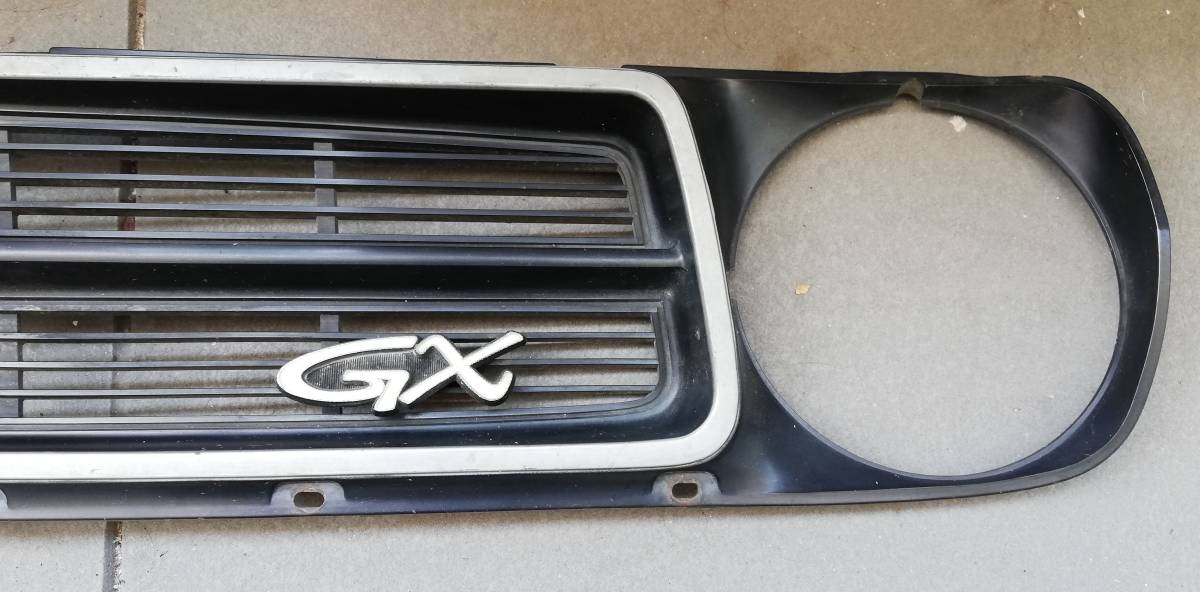 サニトラ サニー A型 フロントグリル 日産 マーク GX5 エンブレム 