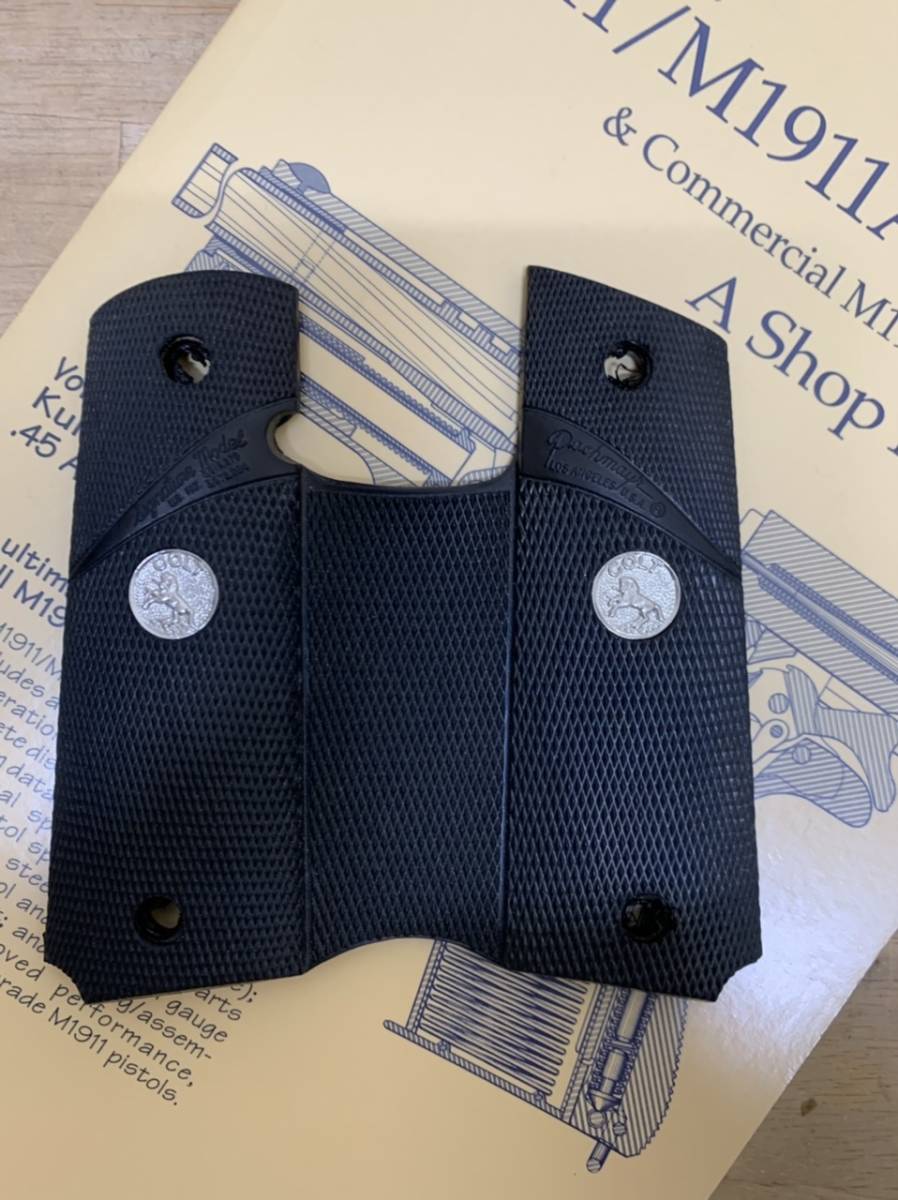 実物 コルト純正パックマイヤーグリップ S'70シルバーメダル 実物