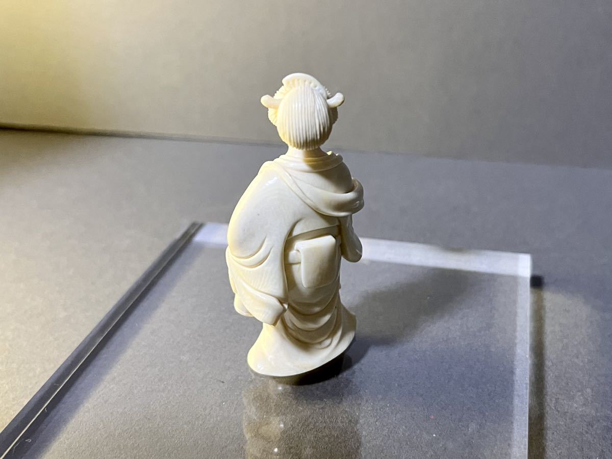 元禄美人 着物女性 牙彫 彫刻 置物 検）根付 骨董収蔵・鹿角彫刻・根付悪僧