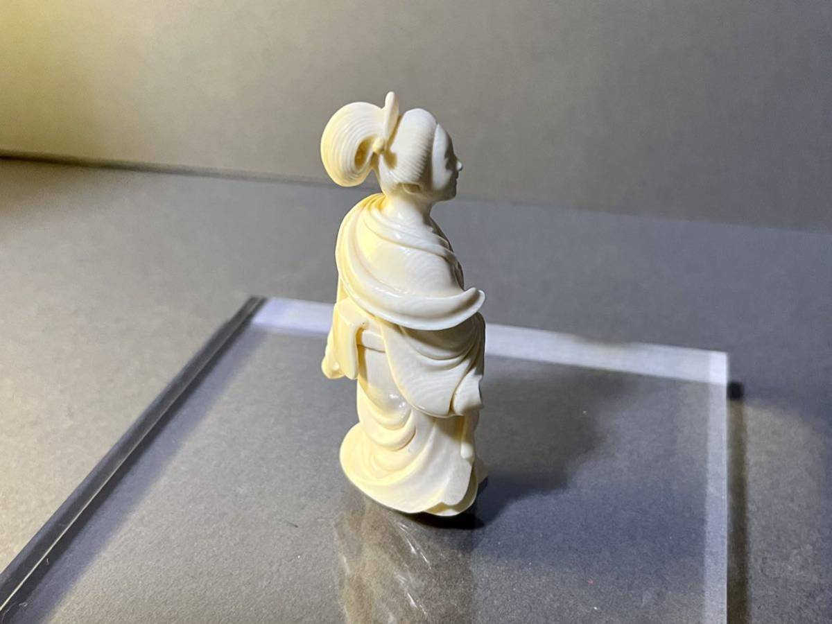 元禄美人 着物女性 牙彫 彫刻 置物 検）根付 骨董収蔵・鹿角彫刻・根付悪僧