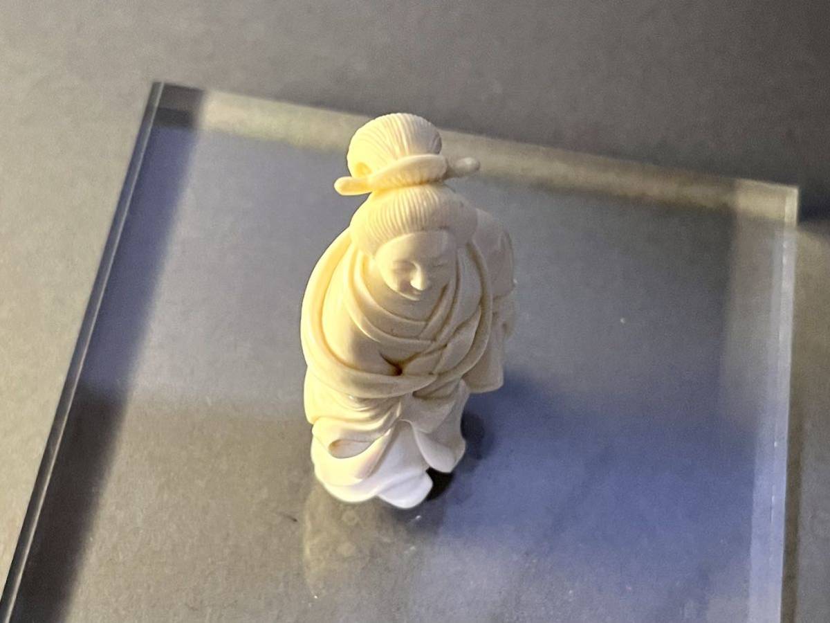 元禄美人 着物女性 牙彫 彫刻 置物 検）根付 骨董収蔵・鹿角彫刻・根付悪僧