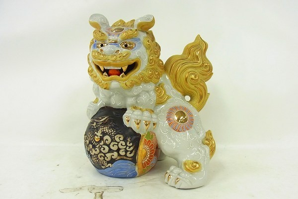 A017-Y12-2108 九谷焼 八幡窯 須栄 作 玉乗り獅子 シーサー 高さ約28cm