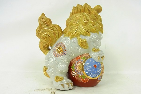 A017-Y12-2108 九谷焼 八幡窯 須栄 作 玉乗り獅子 シーサー 高さ約28cm