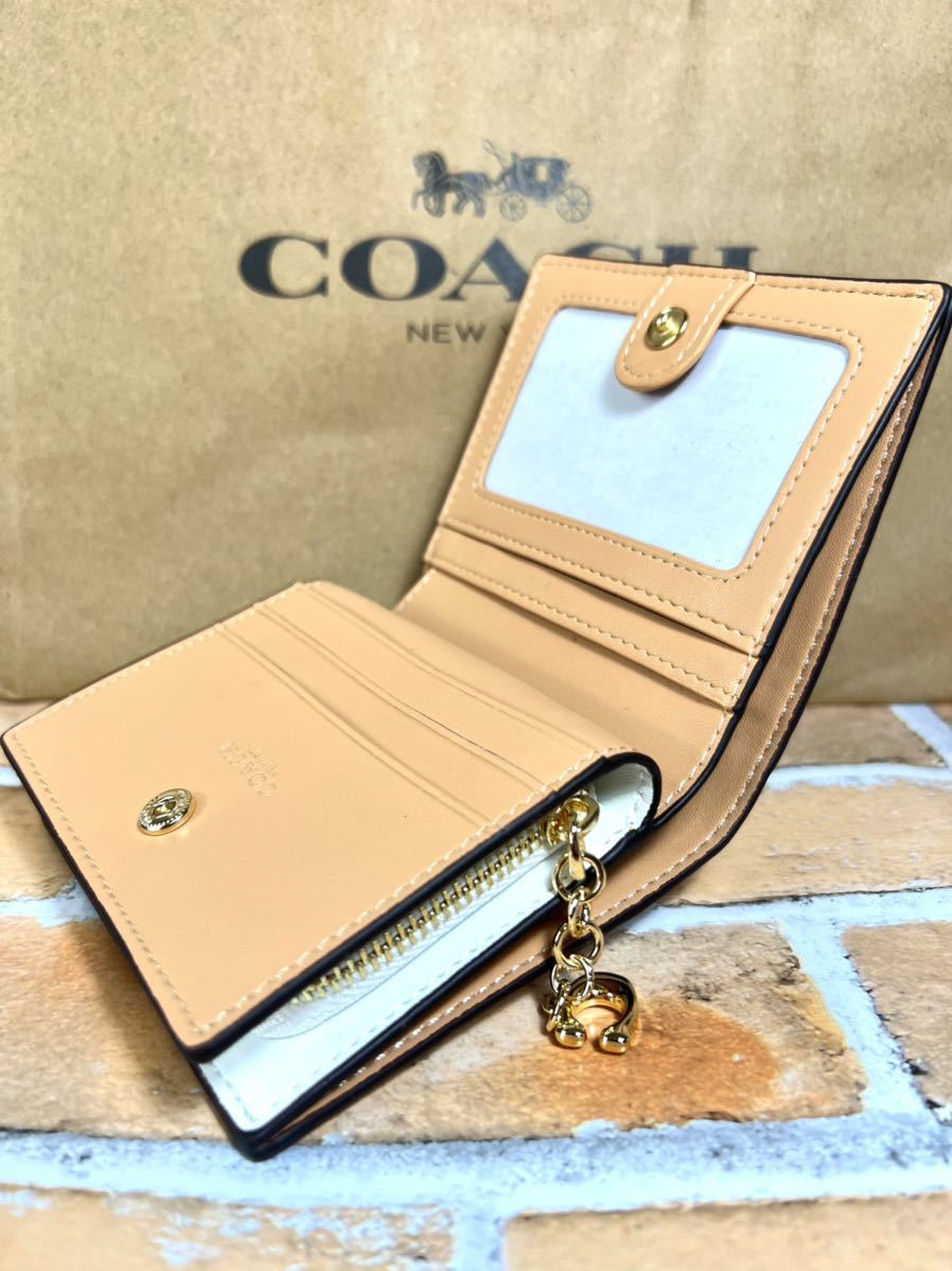 未使用級✨COACH グレー 二つ折り財布 シグネチャー コンパクト