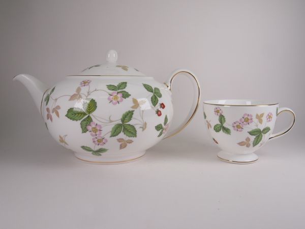 Wedgwood (ウェッジウッド) ティーポット L ワイルドストロベリー