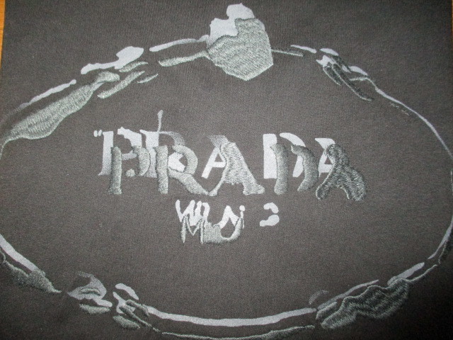 プラダ　PRADA 2020　ロゴ　刺繍　Tシャツ　黒　L 国内正規品 Tシャツ PRADA プラダ UJN815 0 Editorialist