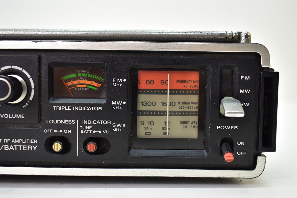 National Panasonic RF-888 COUGAR BCLラジオ[ナショナル