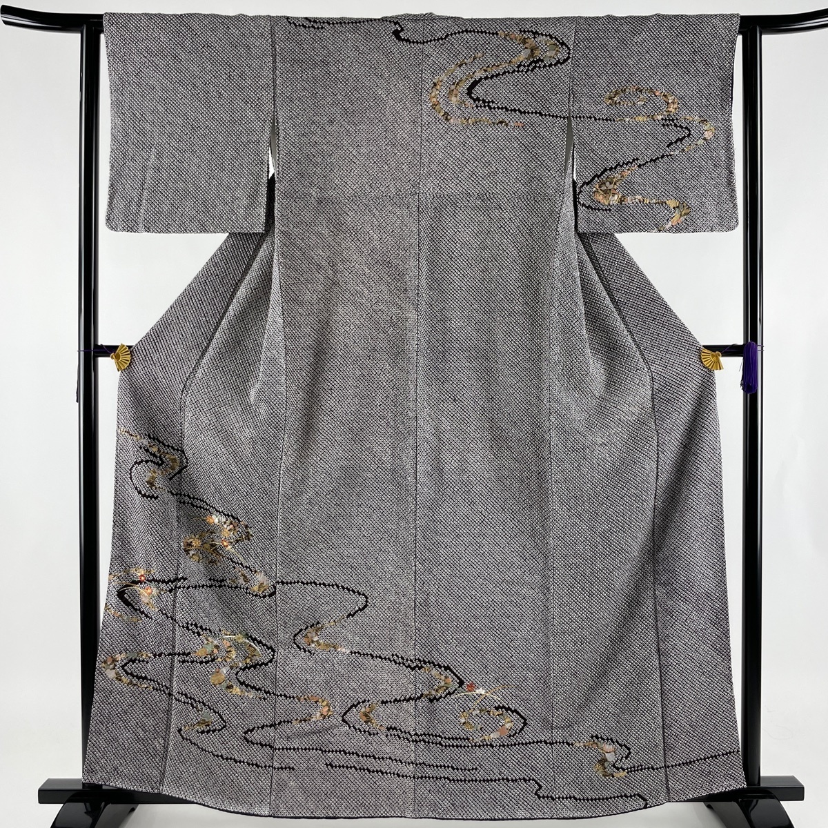 格安，セール 訪問着 名品 草花 流水 総絞り 刺繍 黒 袷 159cm 63.5cm S 正絹(仕立て上がり)｜売買されたオークション情報、yahooの商品情報をアーカイブ公開 - オークファン 仕立て上がり