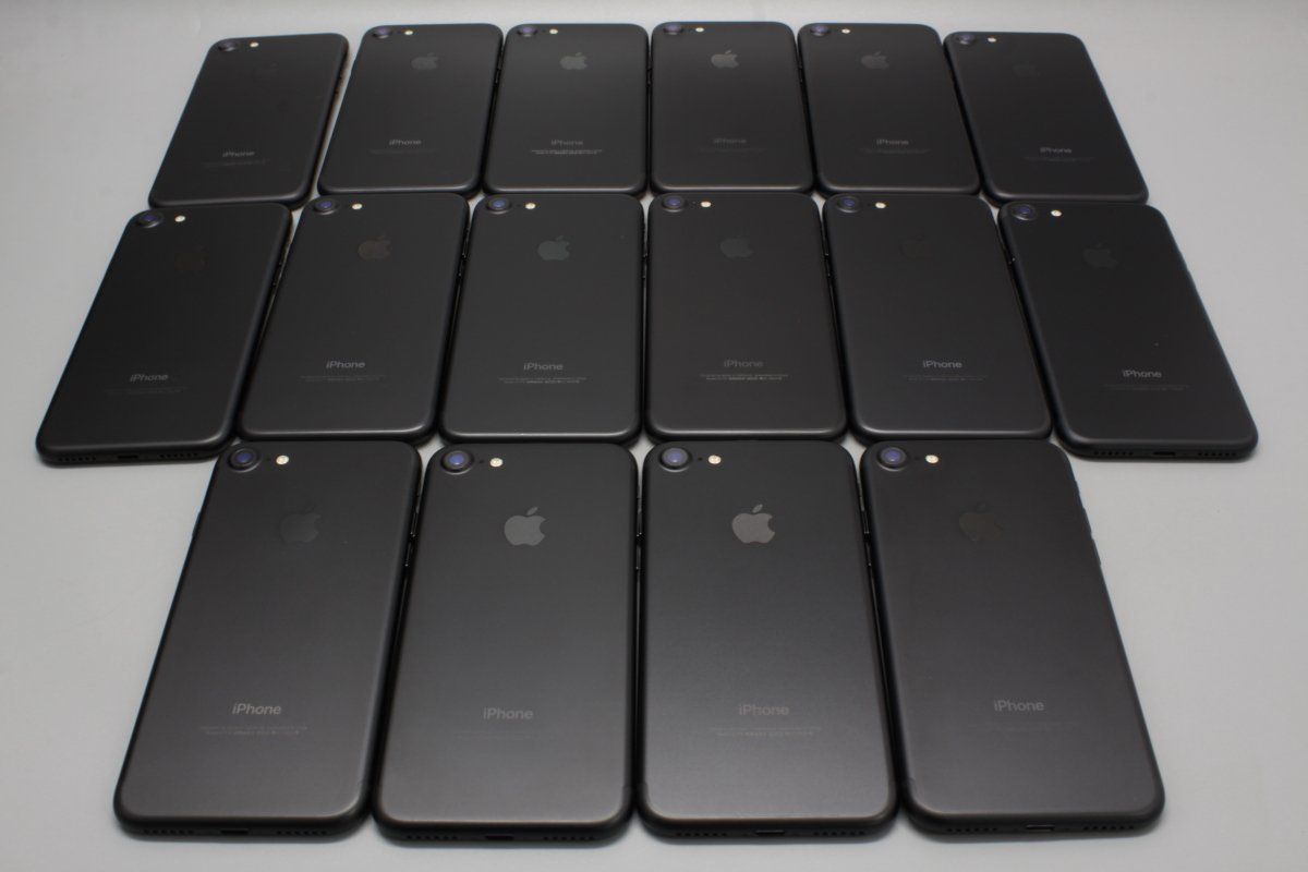 Apple iPhone 7 32GB Black まとめて16台 □au☆Joshin(ジャンク)032d 