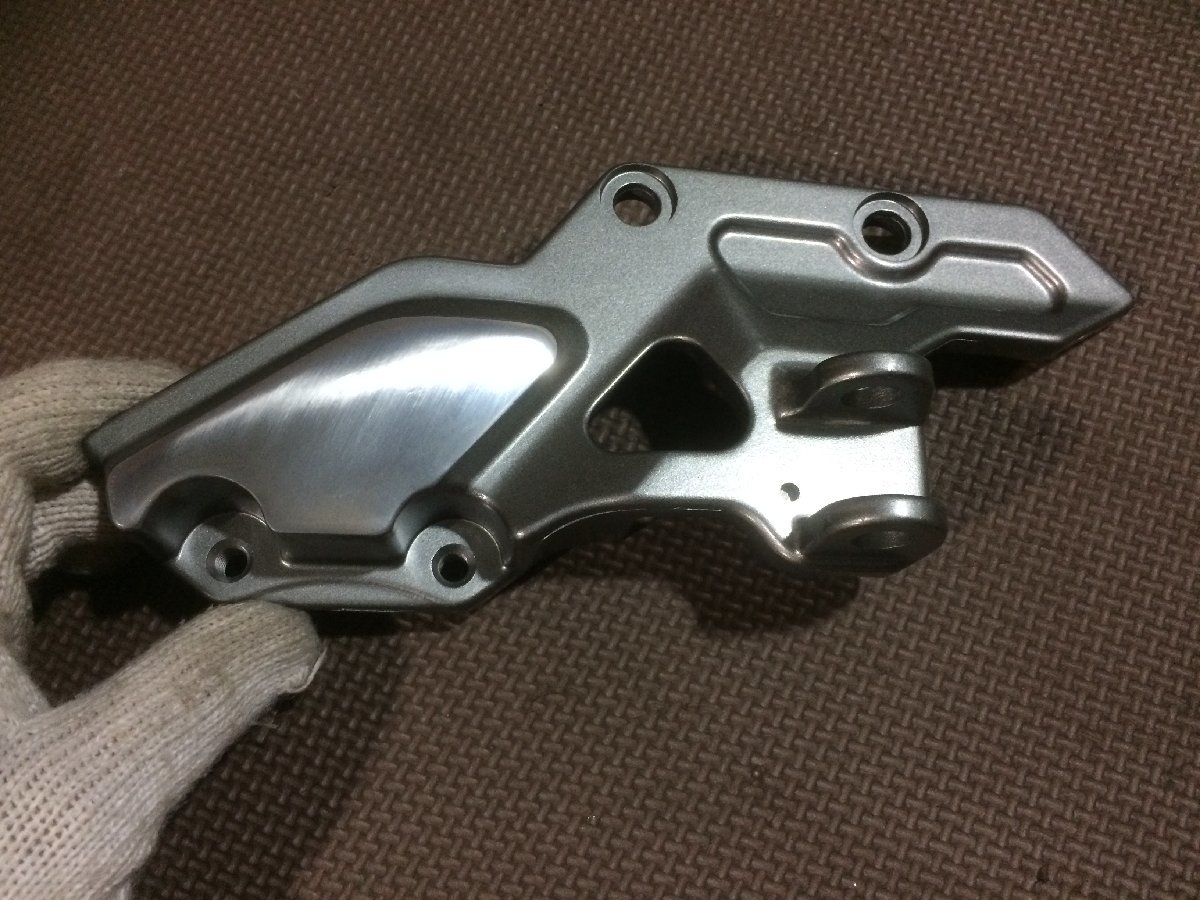 ZZ-R1100D ステップホルダー左 35011-1636 未使用 純正 カワサキ 純正