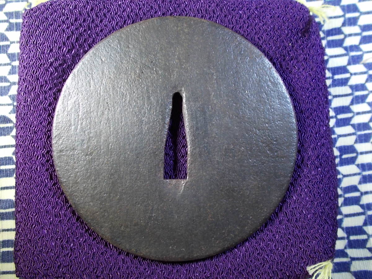 鉄鍔 無銘 大鍔 板目鍛え 無櫃穴 甲冑師鍔？ 明珍鍔？ 刀匠鍔？ 鍔 鐔 