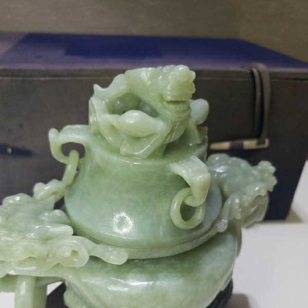 中国美術】玉石三足香炉 翡翠 透かし彫り 木製台 共箱付き 2026年